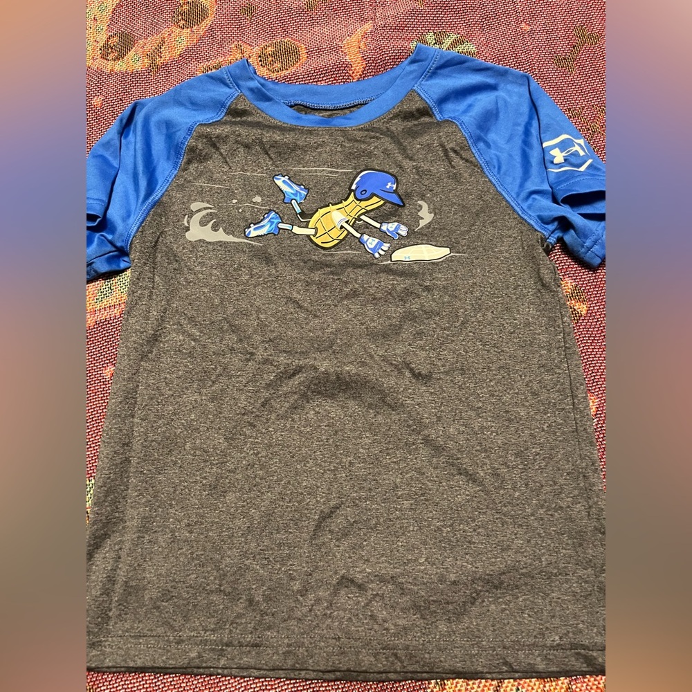 Young boys Under Armour tee